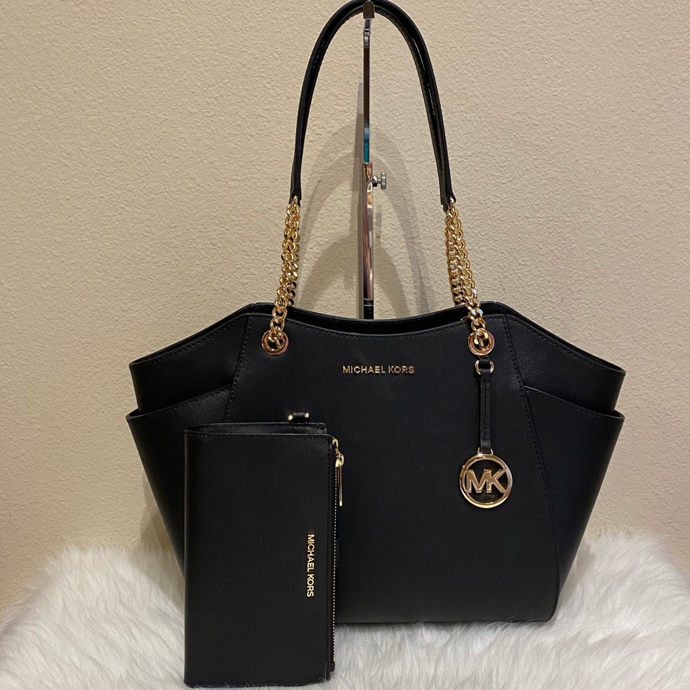Michael Kors purse and wristlet set